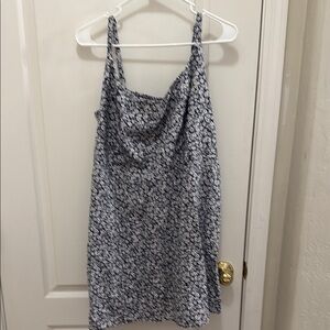 Women’s 2x old navy floral blue and White floral dress.
